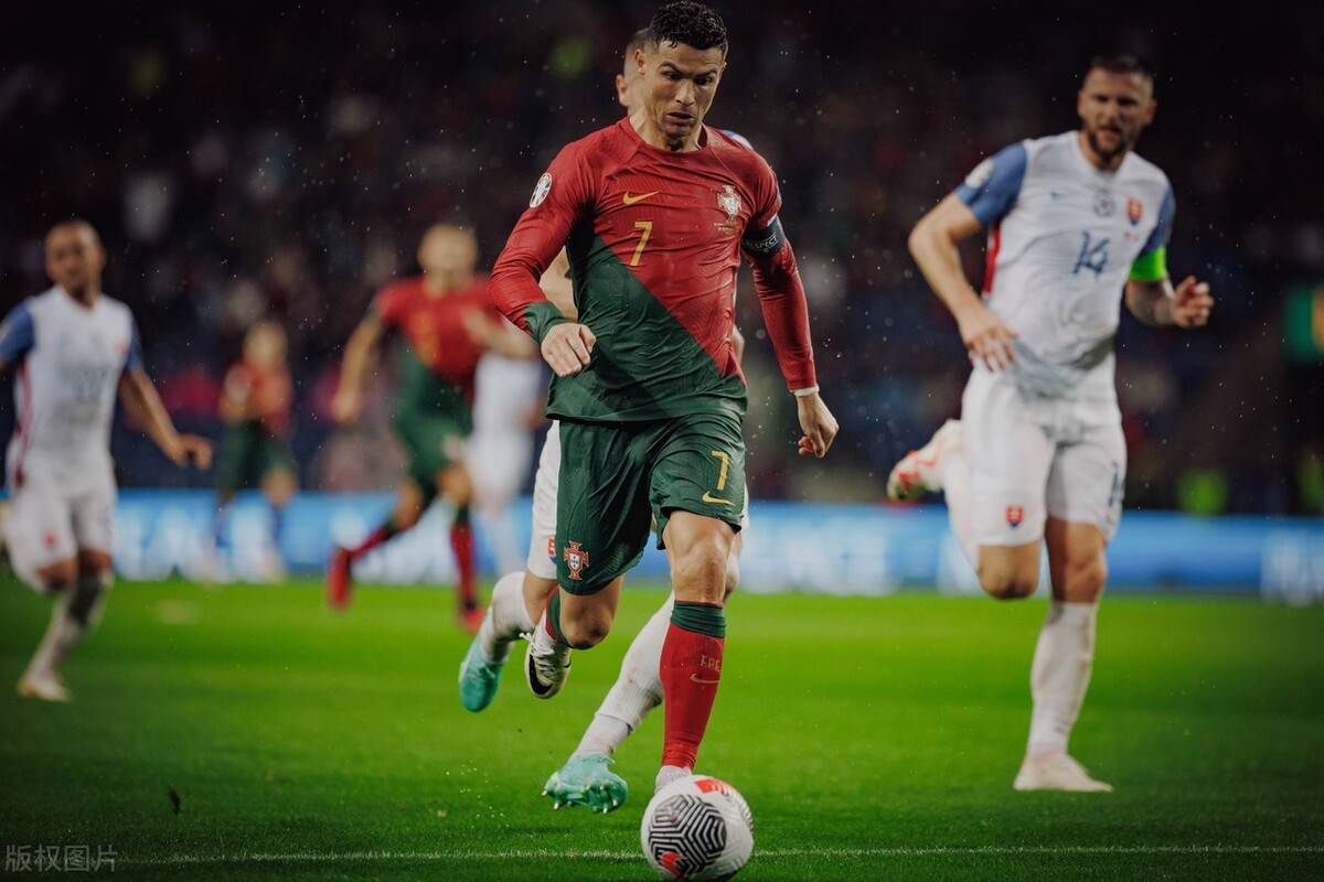 C罗领先助葡萄牙晋级，2024年欧洲杯预选赛惊险对决