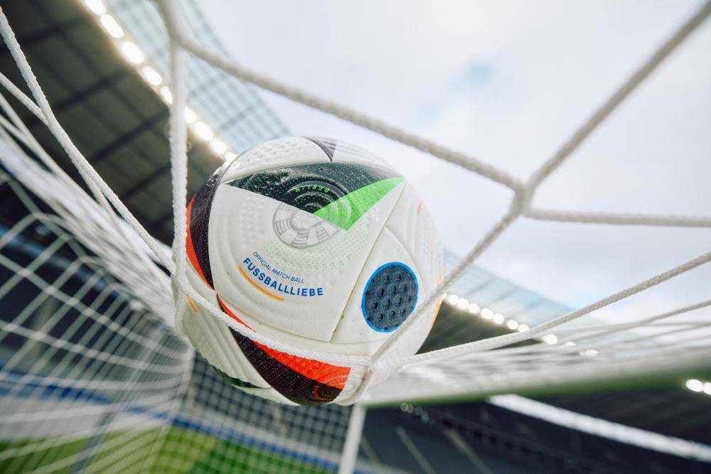 九球体育-阿迪达斯发布 2024 年欧洲杯比赛用球