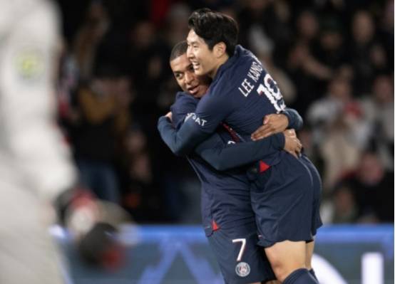 巴黎圣日耳曼队::李康仁被巴黎圣日耳曼队选为“本月最佳进球”巴黎圣日耳曼队。
