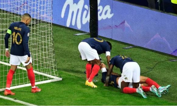 【九球体育】巴黎圣日耳曼球星在与法国队受伤后将错过关键的纽卡斯尔比赛