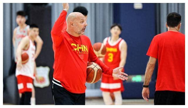 【九球体育】日本男篮表现出色，中国男篮首秀难题凸显，乔帅大压力！
